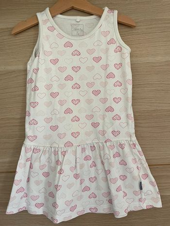 Robe légère fille blanche et motif cœurs. 5 ans