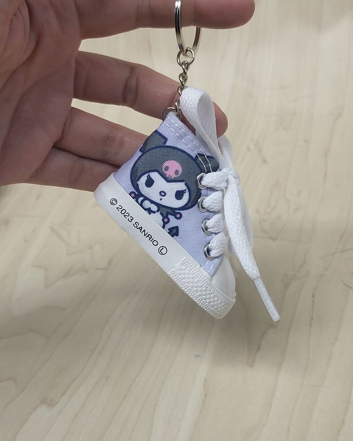 Porte-clé Sanrio Sneaker Kuromi - photo numéro 6