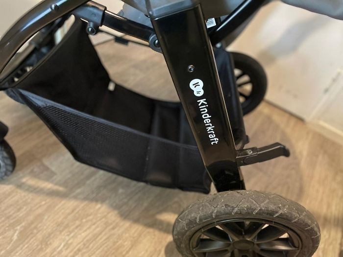 Poussette Kinderkraft moov avec cosy - photo numéro 4