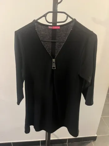 Haut avec fermeture éclair Taille 4 correspondant à L.