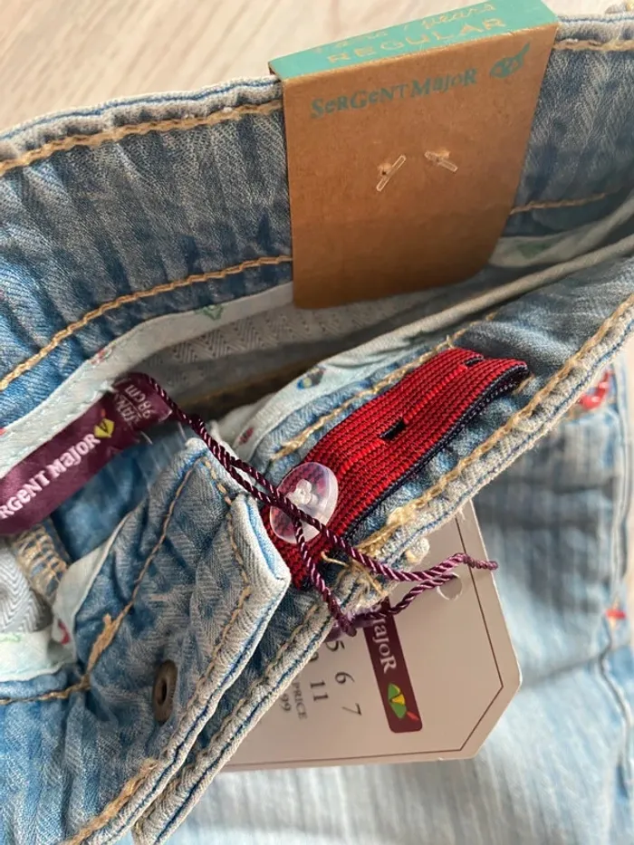 Short bermuda jean délavé et broderies Sergent Major taille 3 ans neuf - photo numéro 3