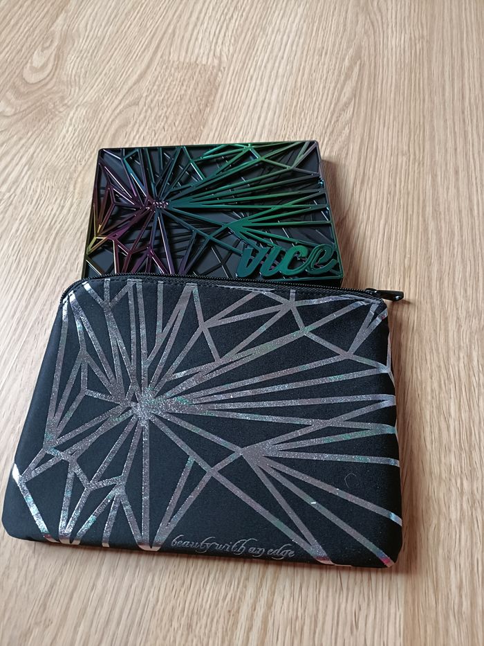2 PALETTES URBAN DECAY VICE ET VICE AVEC SA POCHETTE NEUVES - photo numéro 8