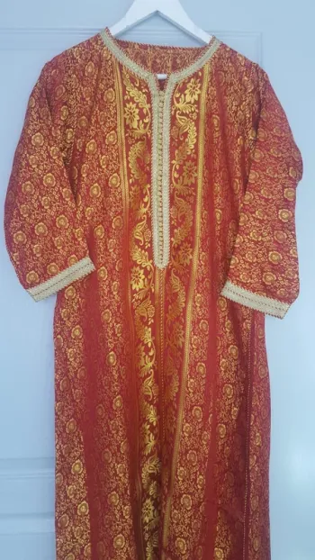 Robe orientale rouge & dorée