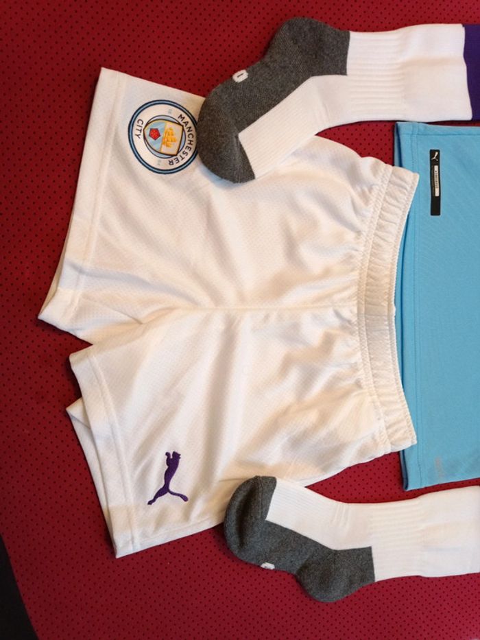 Tenue de foot Manchester City, Puma Authentique Officiel taille enfant 4/5 ans, Neuf - photo numéro 3