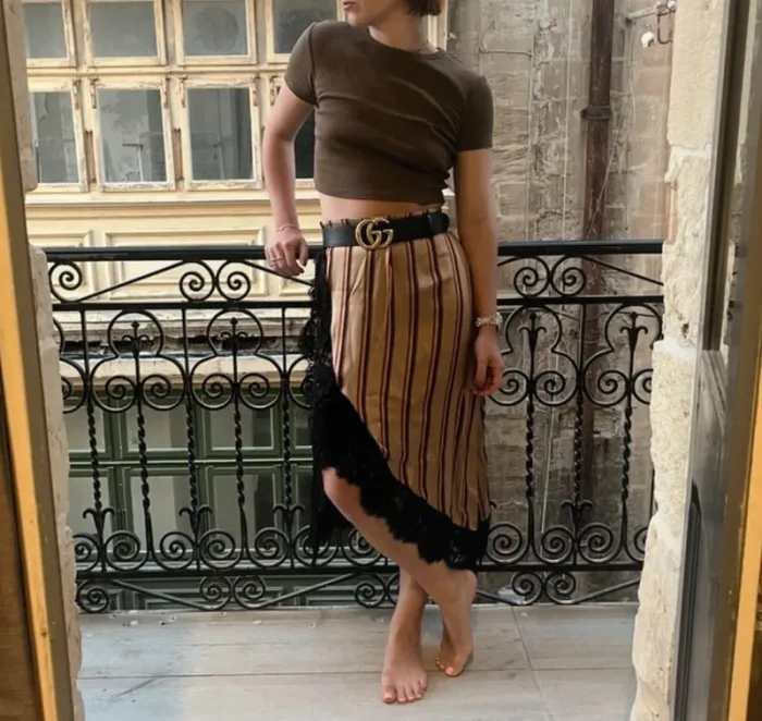 Jupe satinée rayée dentelle hôtel particulier