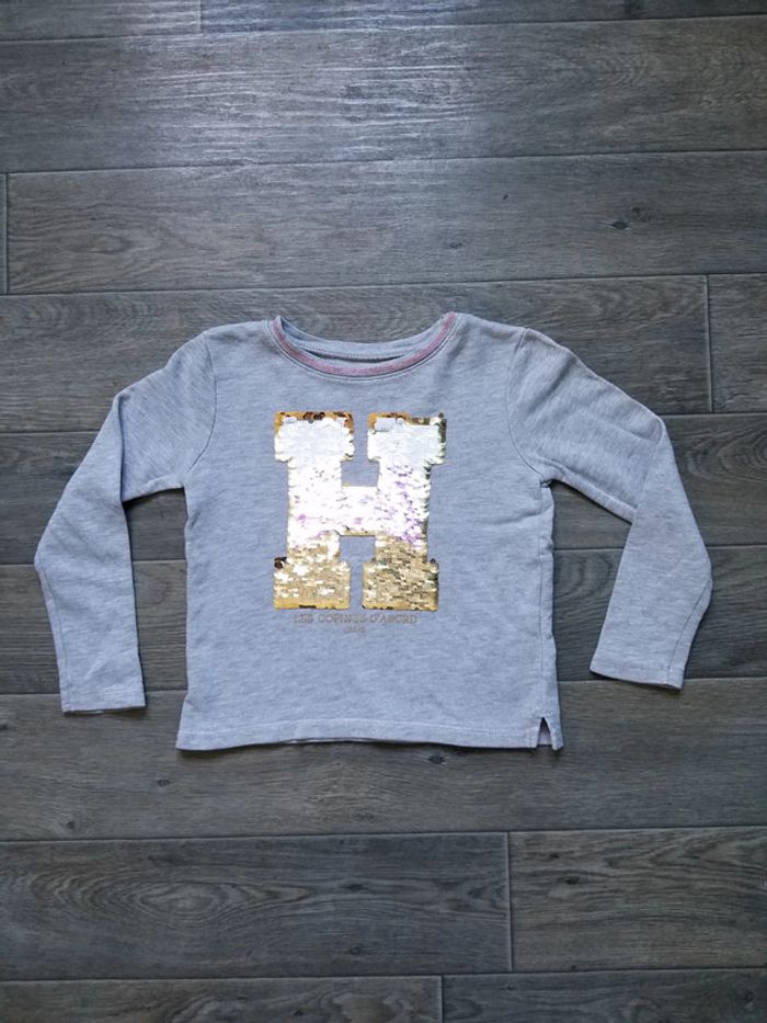 Sweat taille 5 ans très bon état