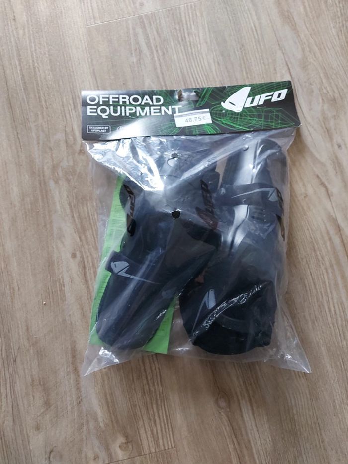 Genouillères noire bmx ou moto