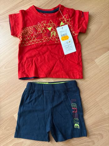 Bel ensemble short + T-shirt T. 12 mois garçon neuf avec étiquette 