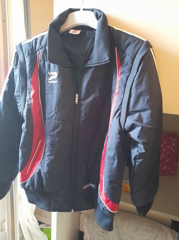 Veste bombes  Marque Patrick  bleu foncé et rouge Taille L.