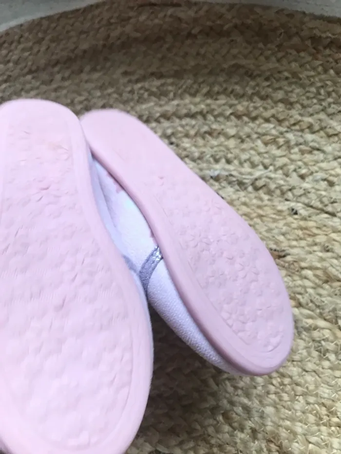 Chaussons roses - photo numéro 3