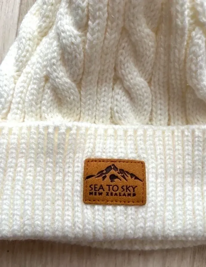 Bonnet crème à pompon Nouvelle Zélande neuf 100% acrylique - photo numéro 5