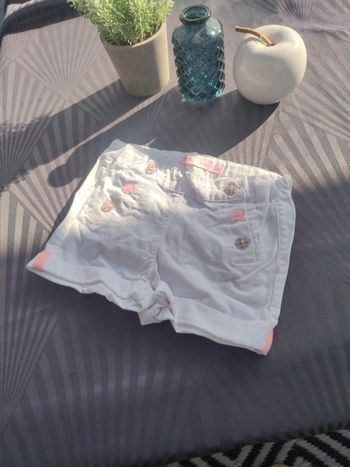 Short léger blanc