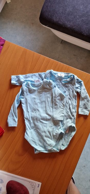 2 bodys dim 1 mois 56 cm