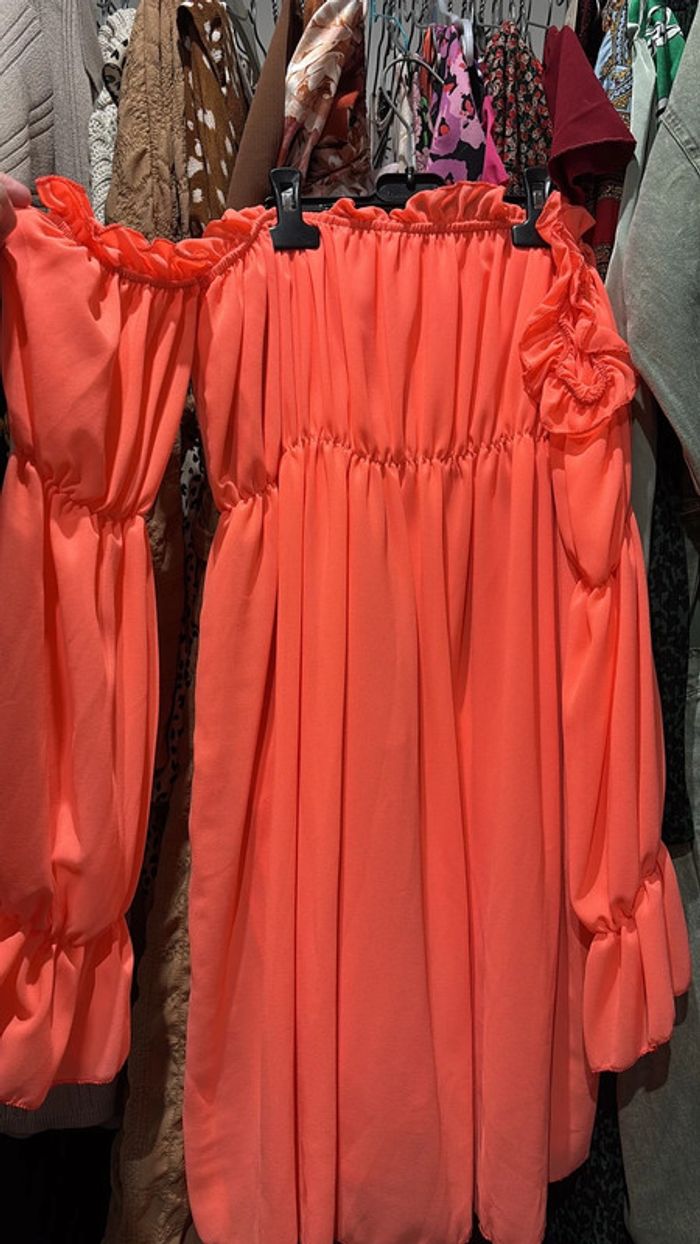 Robe flashy orange épaules dénudées