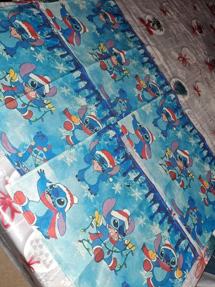 Lot 4 set de table et 1 chemin de table stitch neuf