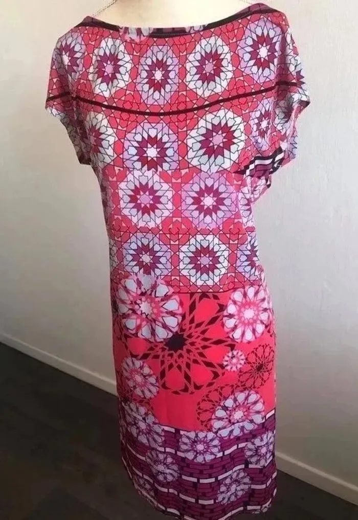 robe H&M 36 rose geometrique fluide et legere plage