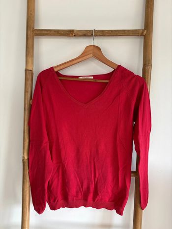 Pull léger rouge col V