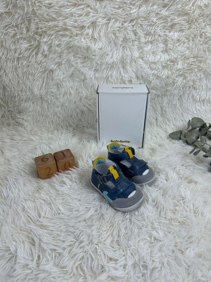 Paire de chaussures Babybotte taille 20