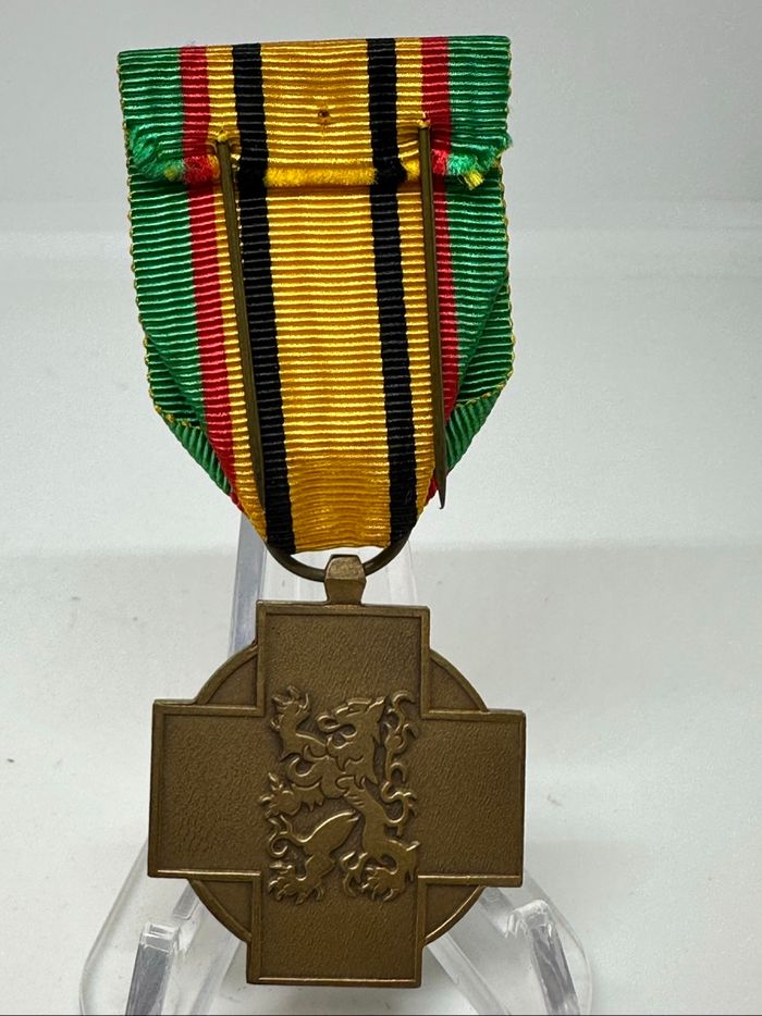 510-Médaille du Combattant militaire  de la Guerre 1940-1945, - photo numéro 4