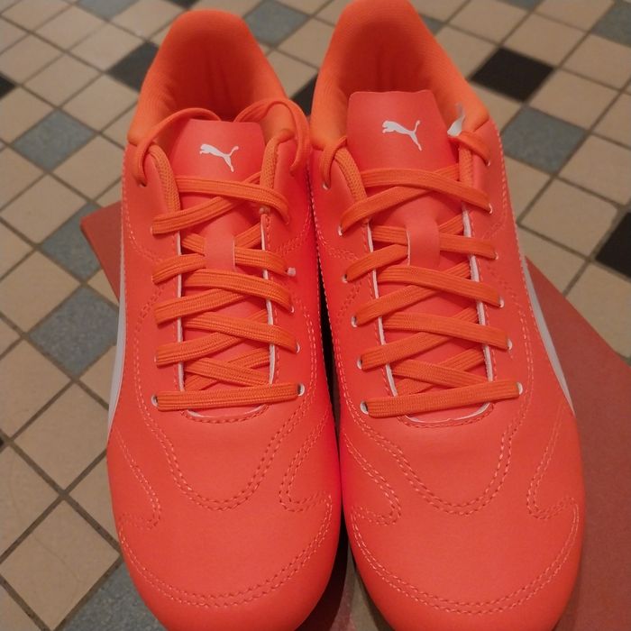Basket de foot puma neuves jamais porté Pointure 37 et demi - photo numéro 2