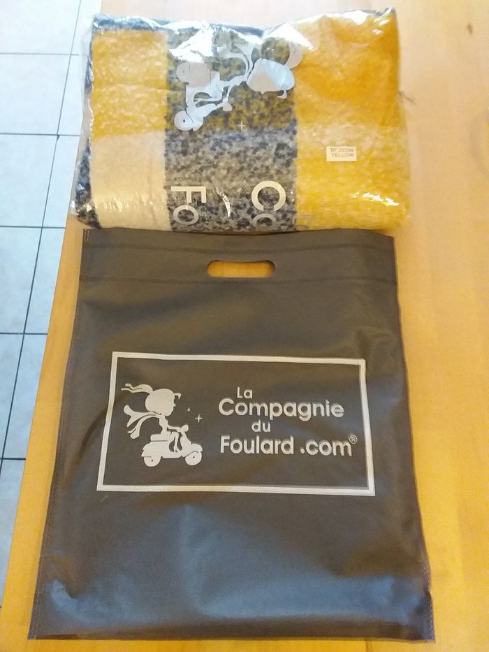 Echarpe La compagnie du foulard neuve - photo numéro 3