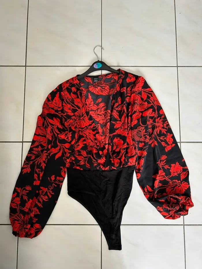 Body rouge - photo numéro 2