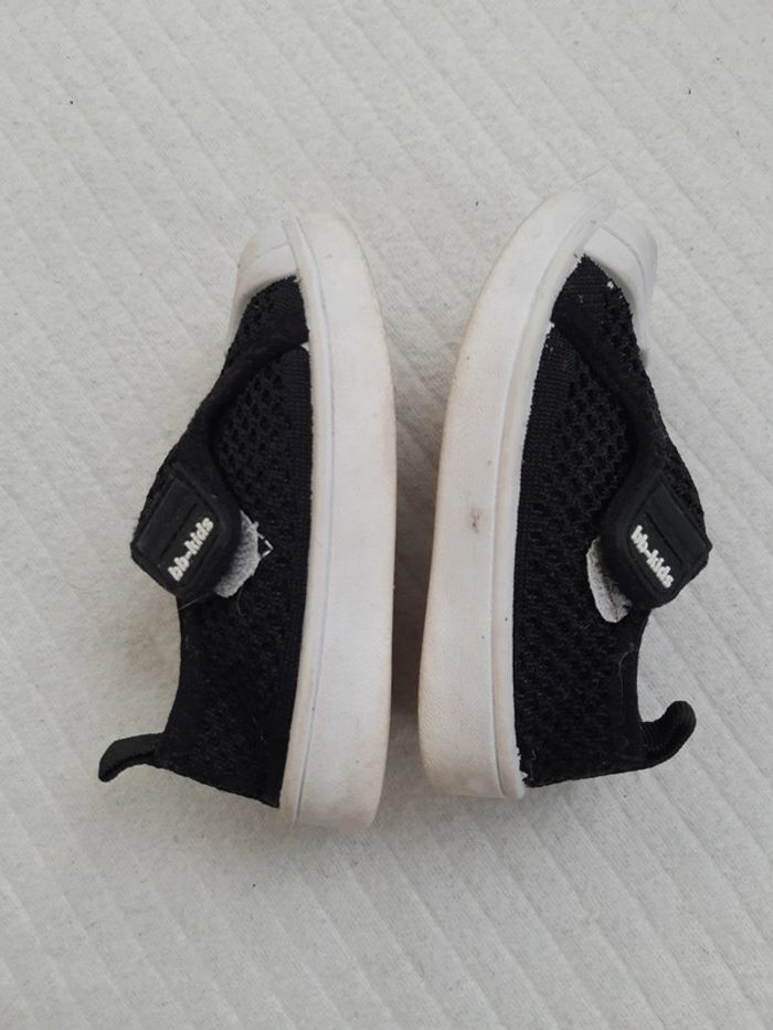 Chaussures mixte noire et blanche 23 - photo numéro 3