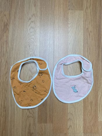 Lot de 2 bavoirs neufs