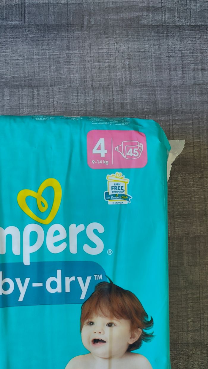 Un paquet de couches Pampers taille 4 - photo numéro 2