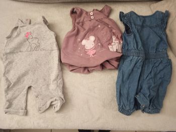 Vêtements fille 1 mois.