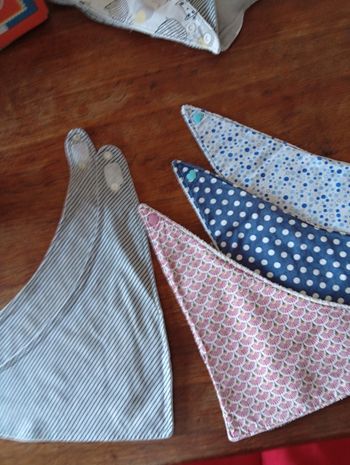 Lot de 5 bavoirs bandanas anti bavouille