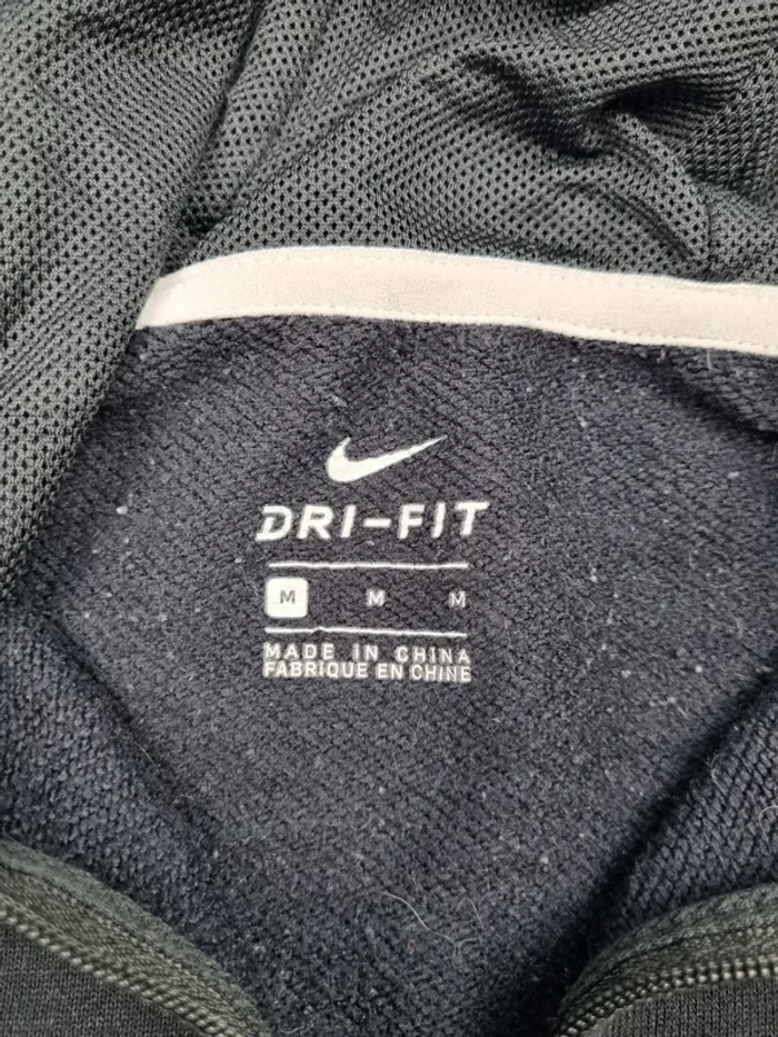 Veste zippée à capuche noire Nike – Taille M Femme (mesures en photos) - photo numéro 8