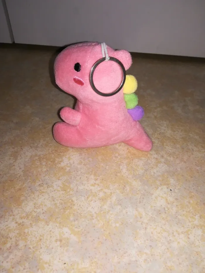 Joli porte clé doudou dinosaure, neuf