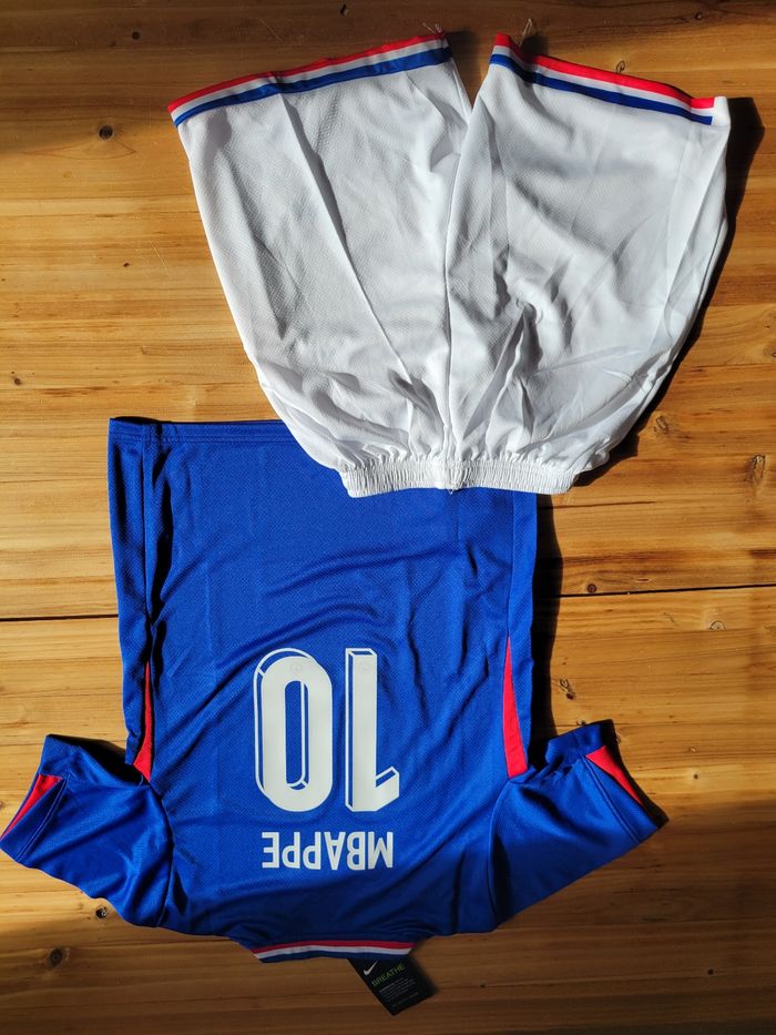 Ensemble Kylian Mbappé - photo numéro 2