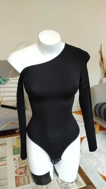 Body string oir épaule dénudée gainant moulant manches longues