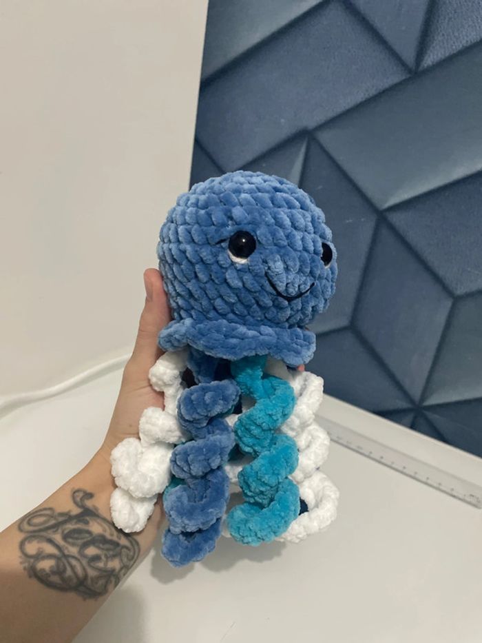 Pieuvre / méduse amigurumi bleue - photo numéro 2