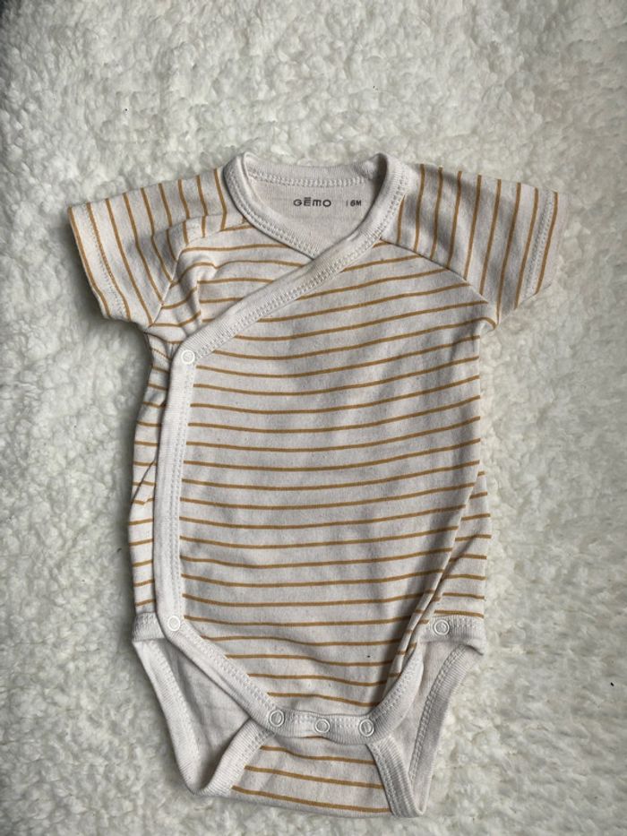 Lot de 2 bodies manches courtes gémo 6 mois - photo numéro 3