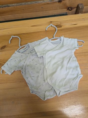 2 bodies manches courtes 1 mois