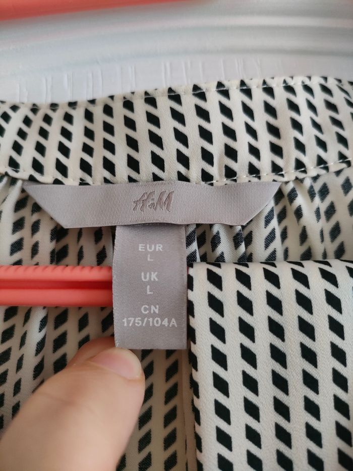 Robe taille L en très bon état de marque H&M - photo numéro 4