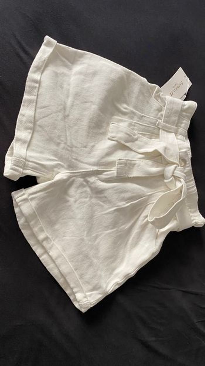 short  blanc neuf taille haute avec ceinture à nouer - photo numéro 5