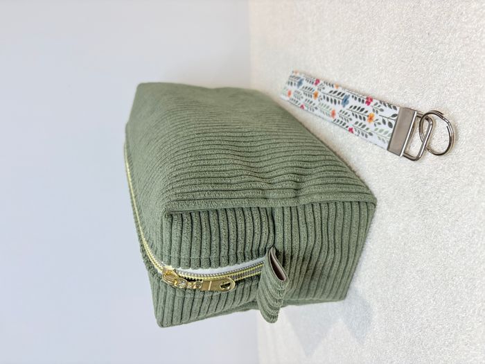 Trousse de toilette XL couleur kaki fleurie - photo numéro 3