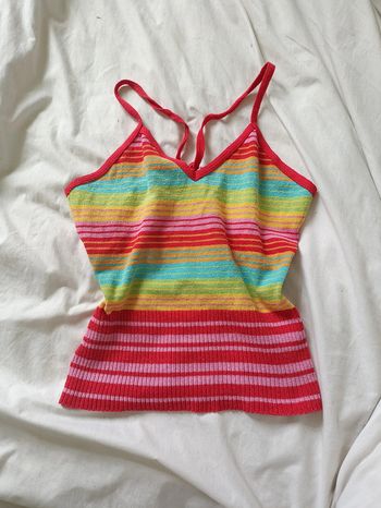 Top multicolore à fines bretelles style Y2K