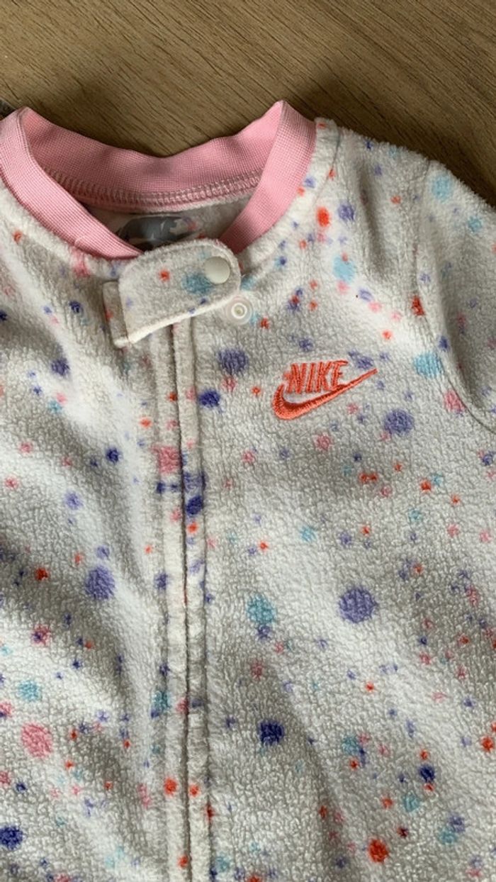Combinaison Nike 9 mois - photo numéro 2