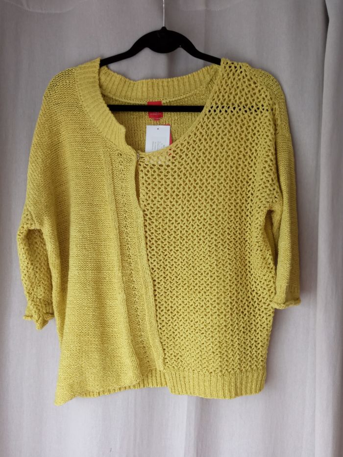 Pull jaune taille 1