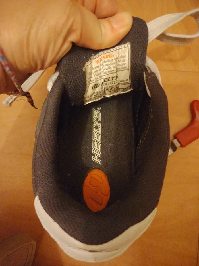 Basket heelys taille 34 - photo numéro 6