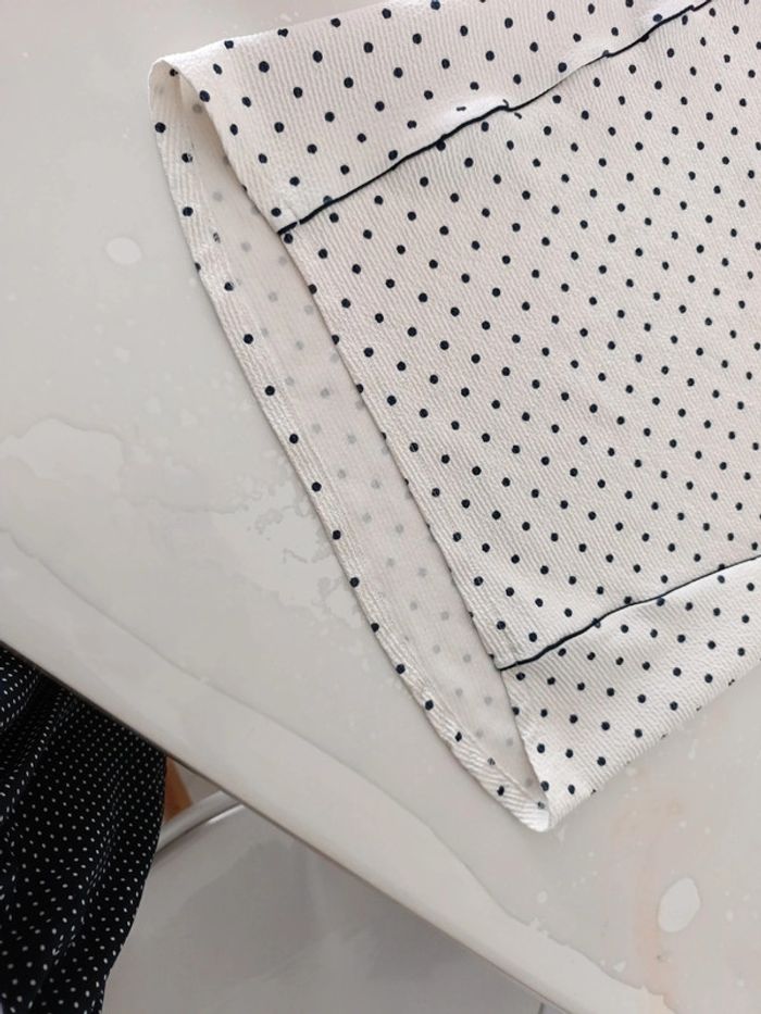 Haut gaufré blanc a pois bleu TU - photo numéro 4