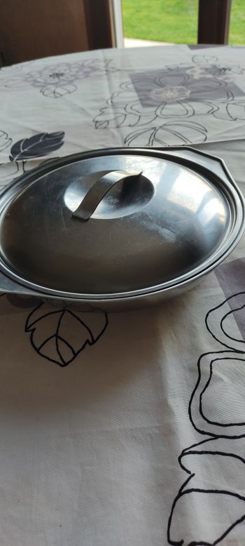 Plat rond avec couvercle Létang et Rémy
