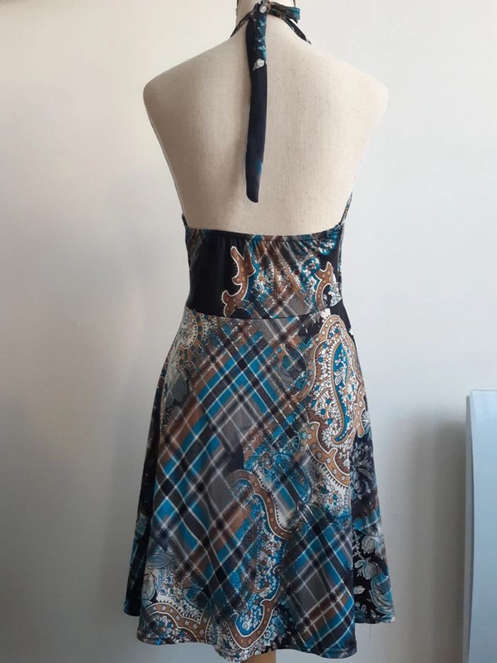 Robe courte dos nu - photo numéro 4