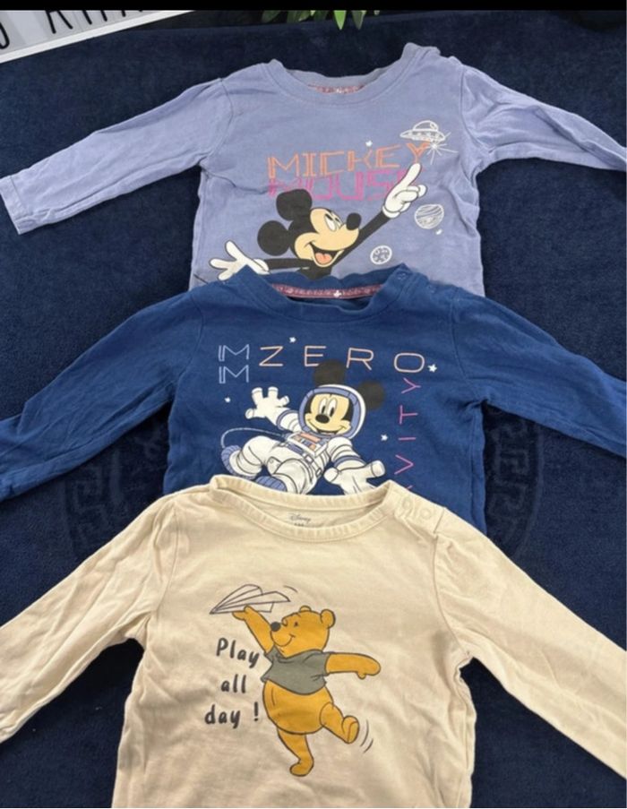 3 T shirt  6-9 mois