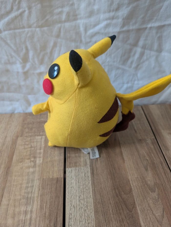 Peluche Pikachu - photo numéro 2